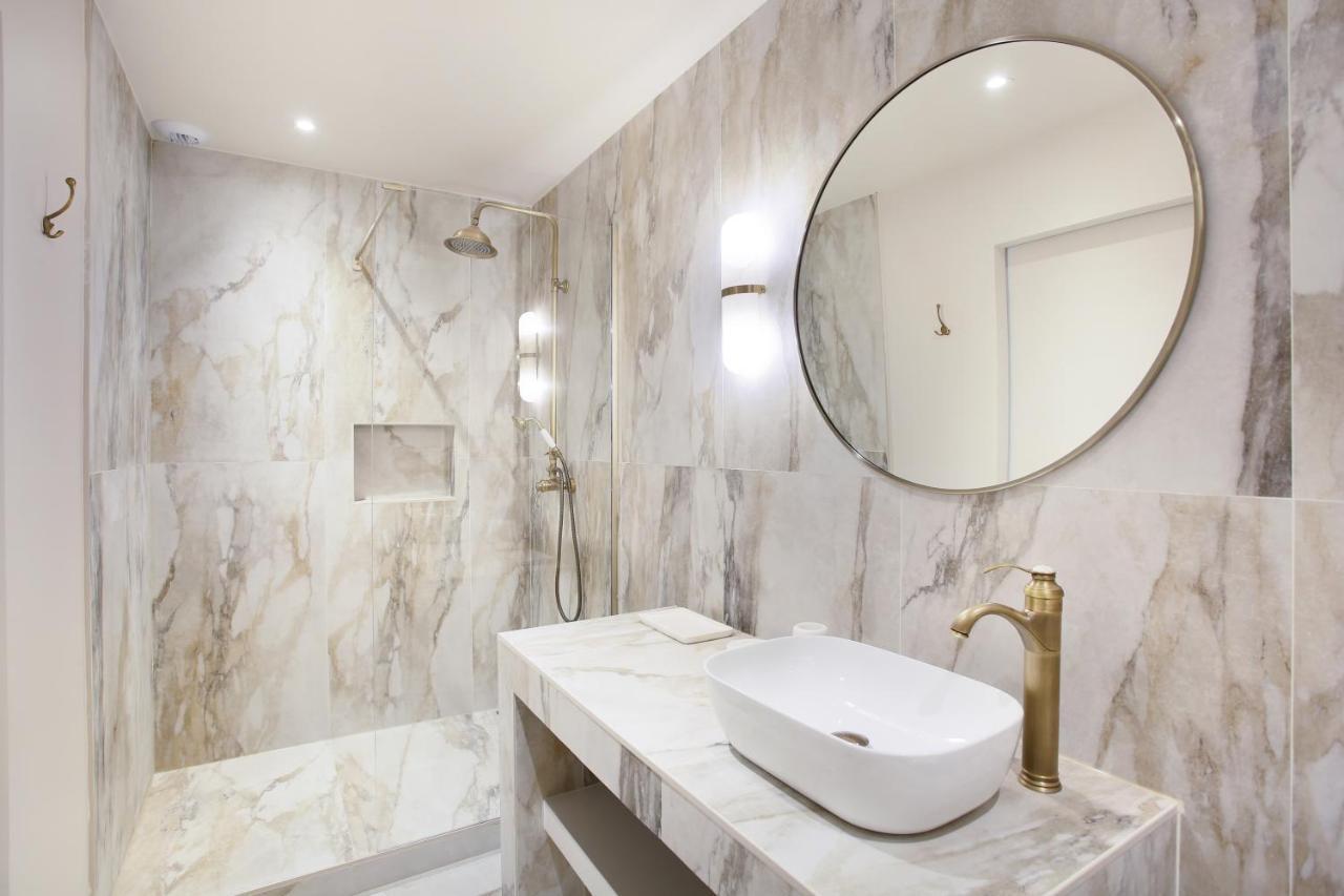 Residence In The Center Of Paris By Studio Prestige Экстерьер фото