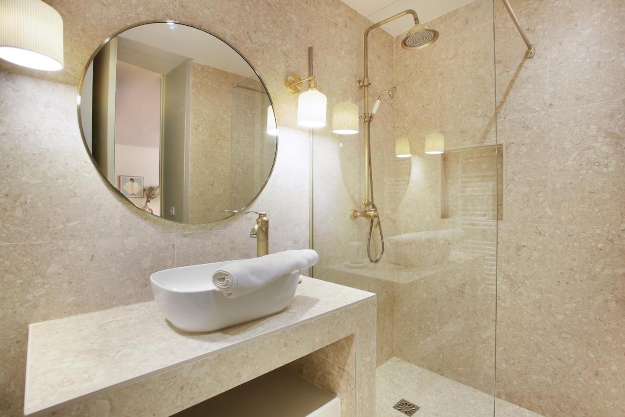 Residence In The Center Of Paris By Studio Prestige Экстерьер фото